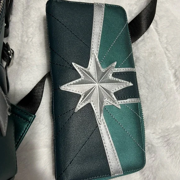 Captain Marvel Green Suit Backpack & Wallet Set - Picture 5 of 7